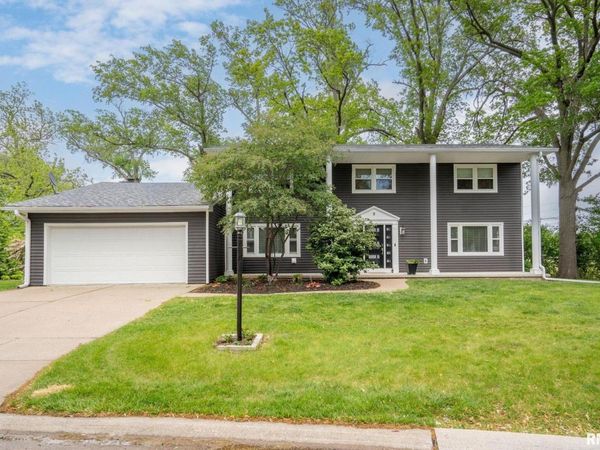 9 SUNSET Circle, Bettendorf, IA 52722