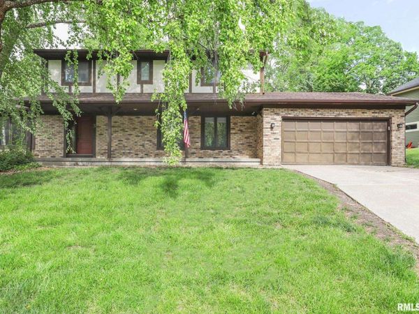 3 WILDWOOD Trail, Bettendorf, IA 52722