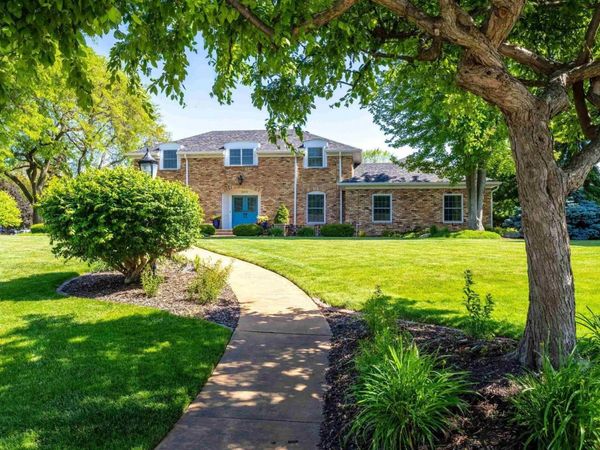 2312 WINDSOR Drive, Davenport, IA 52807