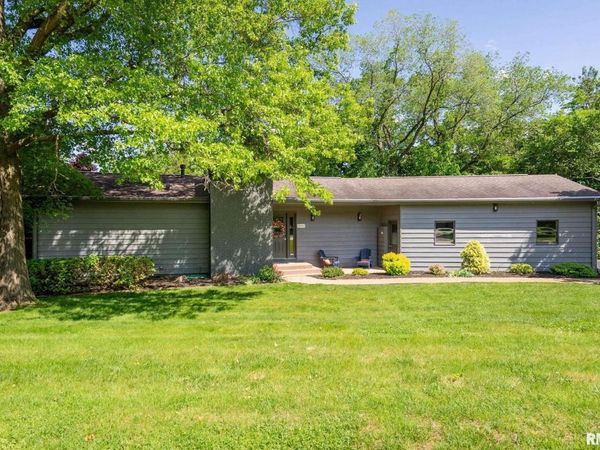 28013 230TH Street, Le Claire, IA 52753