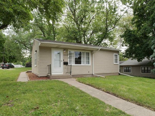 2303 DUNHAM Street, Clinton, IA 52732