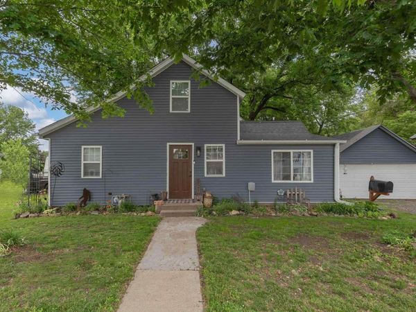 521 E PARK Street, Geneseo, IL 61254