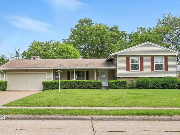 2645 FILLMORE Lane, Davenport, IA 52804