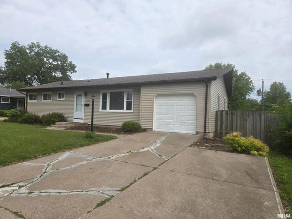 1924 GLENN Street, Bettendorf, IA 52722