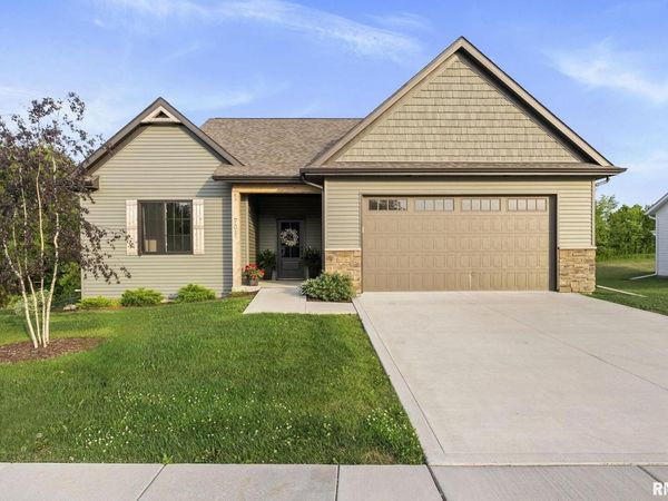 701 SWEET WOOD Lane, Blue Grass, IA 52726