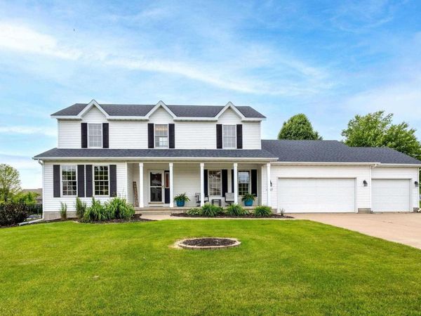 4837 WHITE POST Road, Bettendorf, IA 52722