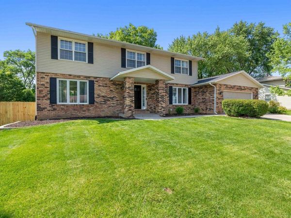 1312 TERRACE PARK Drive, Bettendorf, IA 52722