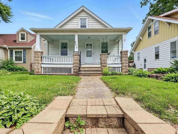 2947 12TH Avenue, Moline, IL 61265