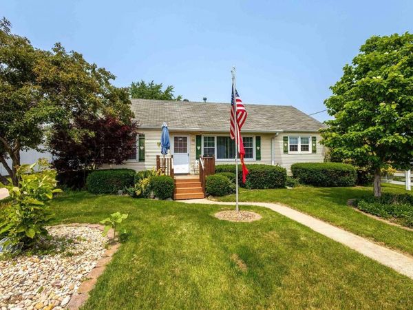 117 E 9TH Avenue, Colona, IL 61241