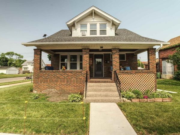 300 N 4TH Street, Clinton, IA 52732