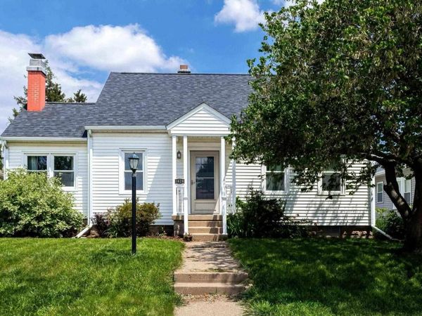 1020 BROWN Street, Bettendorf, IA 52722