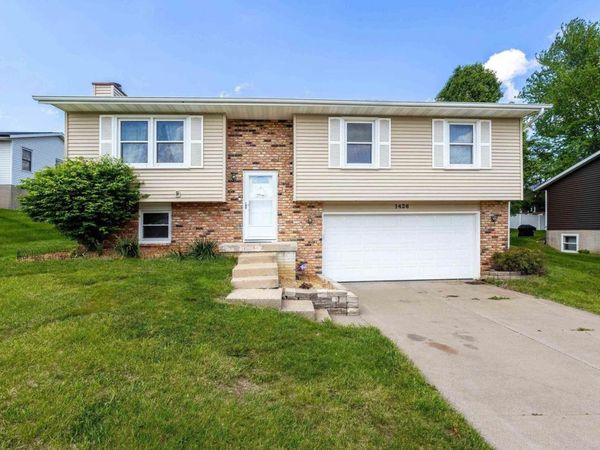 1426 W 48TH Street, Davenport, IA 52806