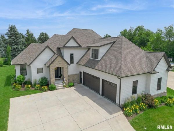 6925 Grover, Bettendorf, IA 52722