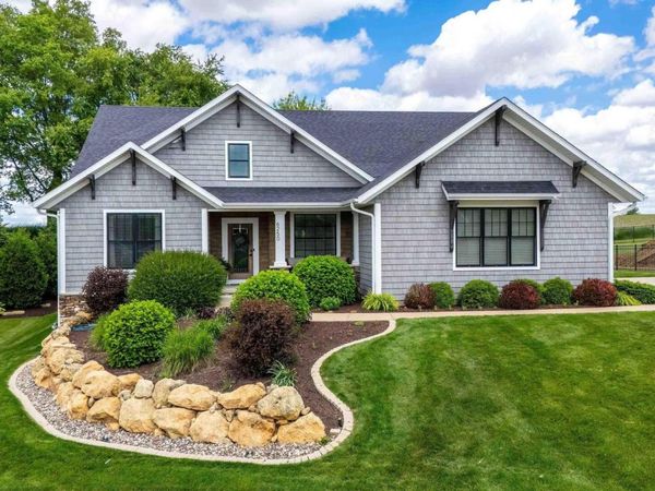6250 Whispering Hill Court, Bettendorf, IA 52722