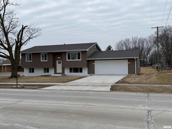 206 S 5TH Street, Eldridge, IA 52748