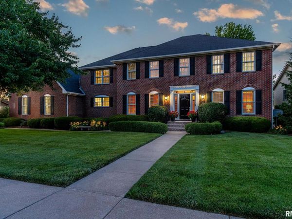 2806 E 42ND Court, Davenport, IA 52807