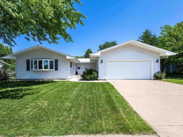 3413 35TH Avenue, Moline, IL 61265