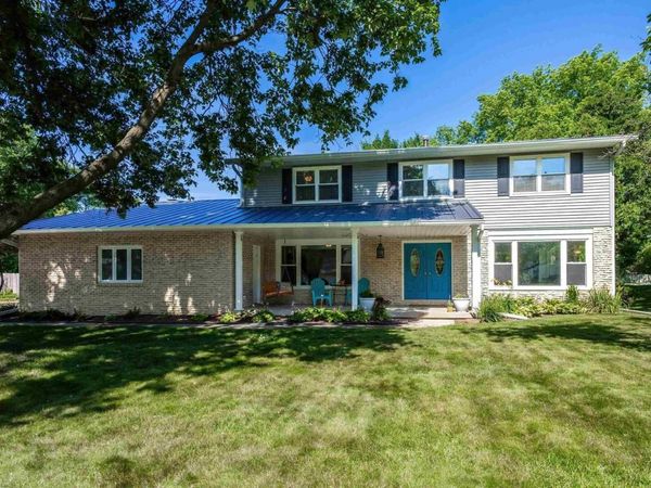 18 ESTATE Court, Bettendorf, IA 52722