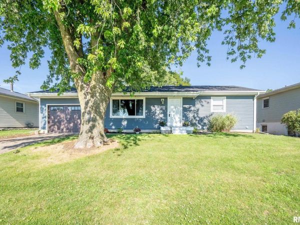 223 N ROWE Lane, Walcott, IA 52773