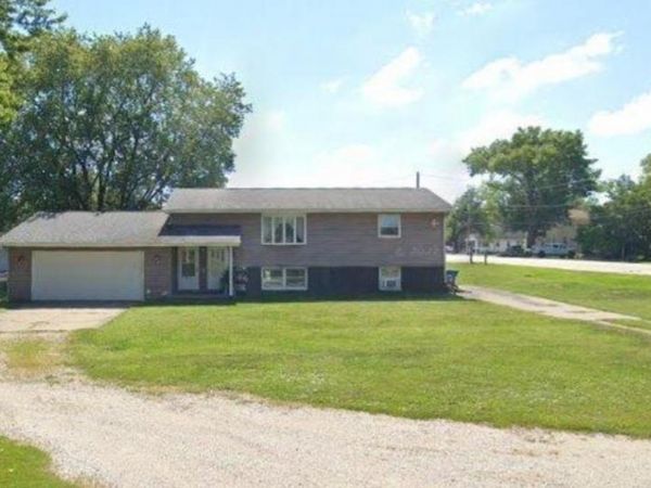 1002-1004 10TH Avenue, Silvis, IL 61282