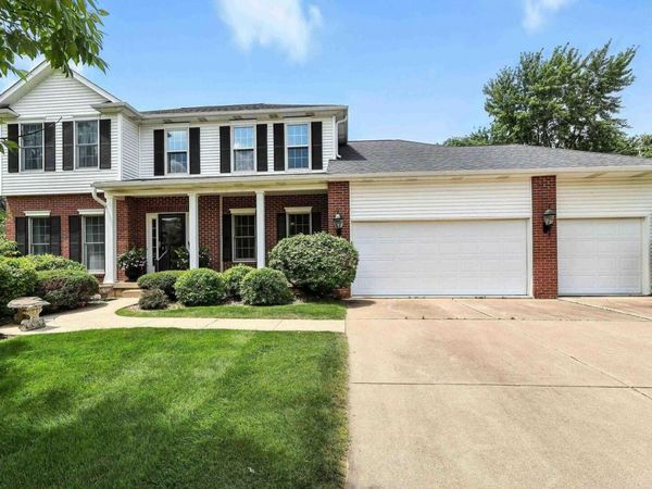 4410 FAIRHAVEN Court, Davenport, IA 52807