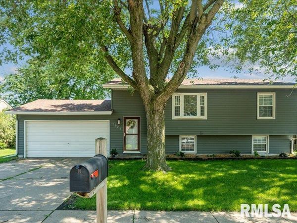 1021 CALVIN Street, Davenport, IA 52804