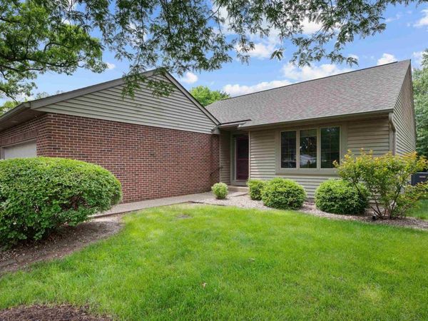 10 BRIARWOOD Lane, Unit 10, Rock Island, IL 61201