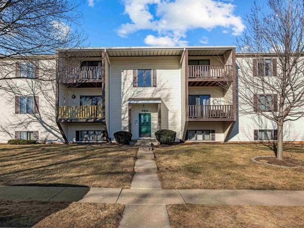 760 E IOWA Street, Unit 2 D, Eldridge, IA 52748