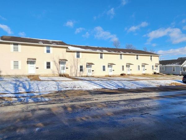 110-122 27TH Avenue N, Clinton, IA 52732