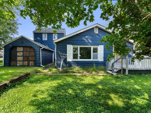 1240 SPRUCE Street, Buffalo, IA 52728