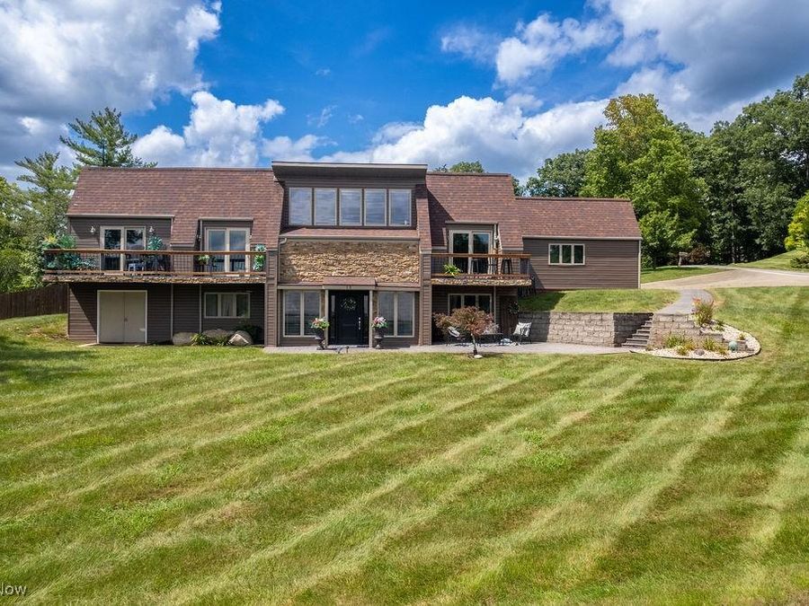 15 Oakmont Drive, Belpre, OH 45714 Photo 1