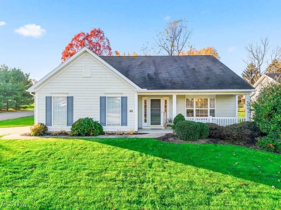 404 Brookpoint Street NW, North Canton, OH 44720 Photo 1