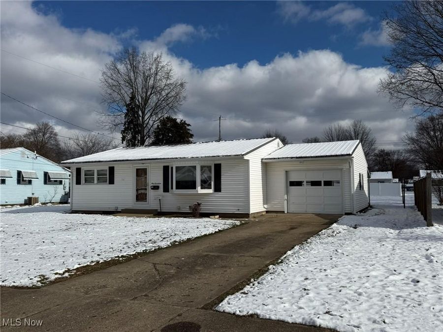 917 Kelly Street NW, New Philadelphia, OH 44663 Photo 1