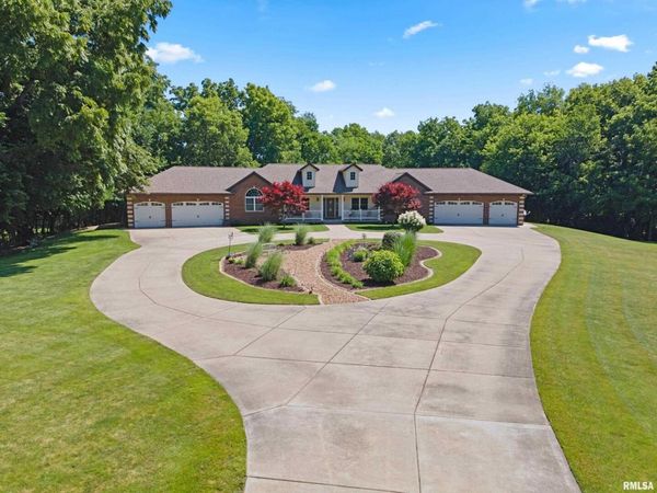 627 10TH Avenue, Silvis, IL 61282