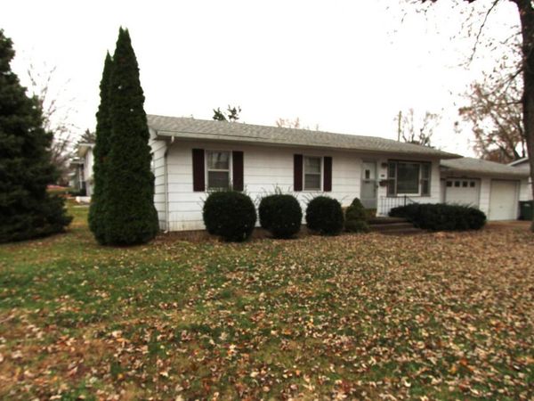 415 N 12th St Street, Clinton, IA 52732