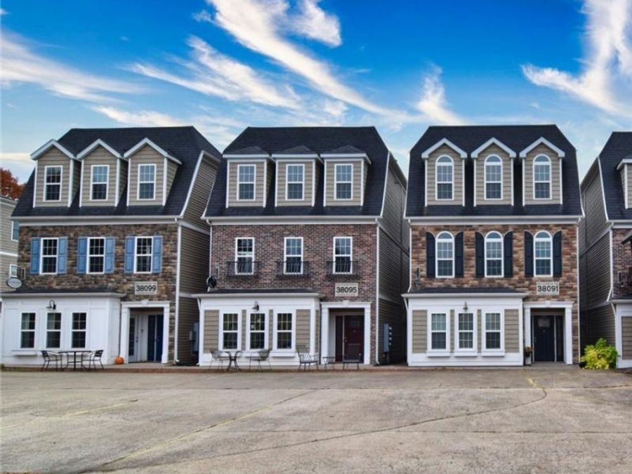 38091 Euclid Avenue, Unit 301, Willoughby, OH 44094 Photo 1