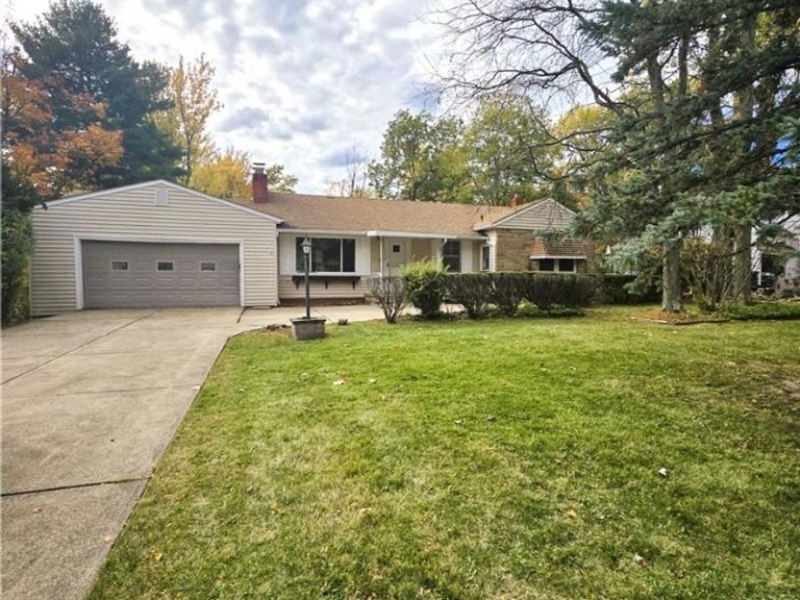 13505 Old Pleasant Valley Road, Middleburg Heights, OH 44130 Photo 1