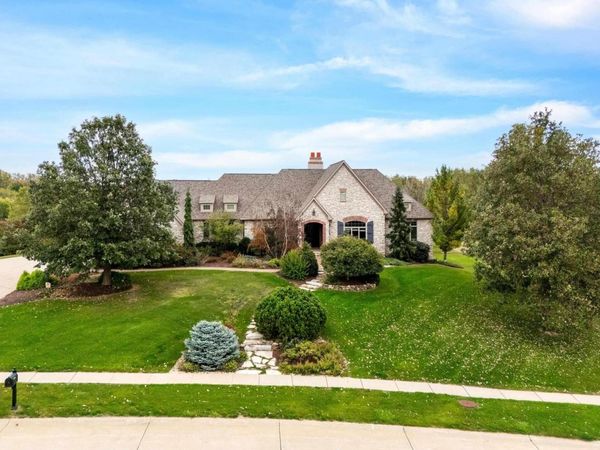 27 PEBBLE CREEK Circle, Leclaire, IA 52753