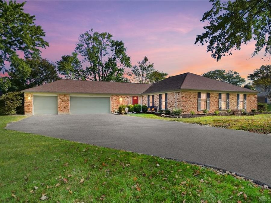 1553 Roamont Drive, Centerville, OH 45459 Photo 1