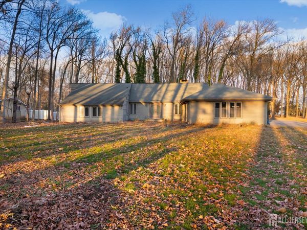 20 Cambridge Drive, Colonia, NJ 07067