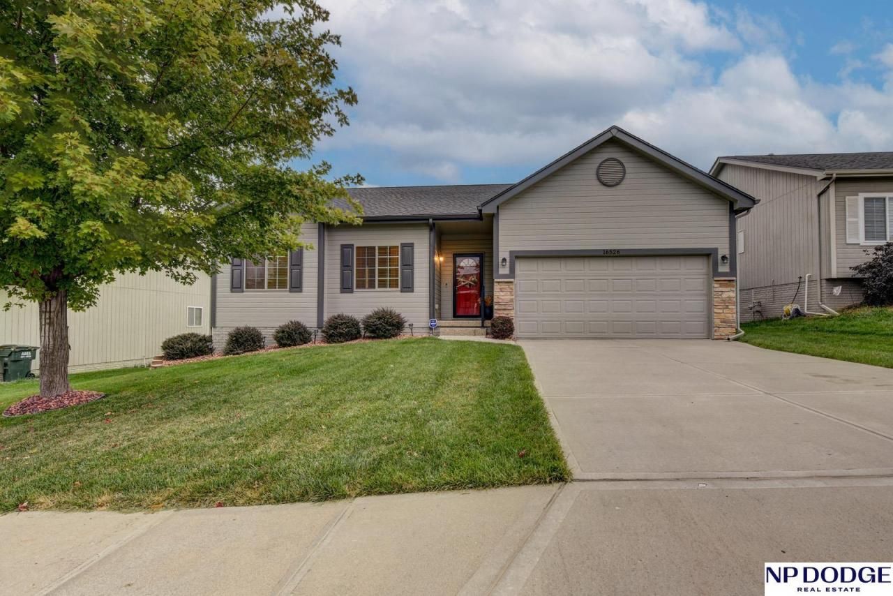16526 Meredith Avenue , Omaha, NE 68116