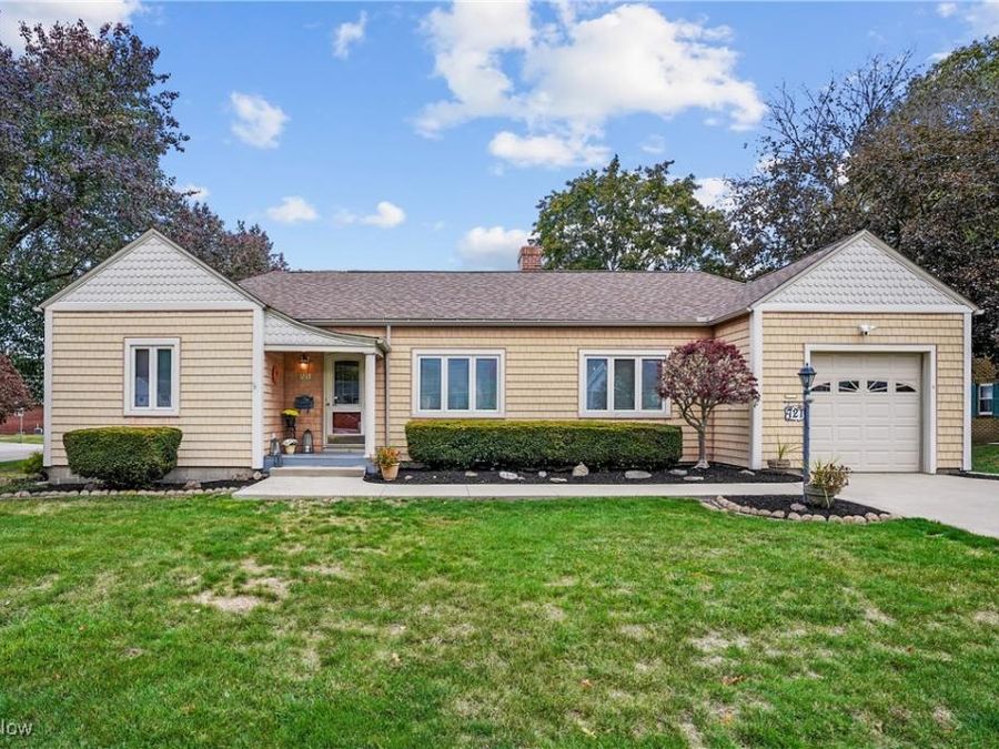 721 E Ford Avenue, Barberton, OH 44203 Photo 1