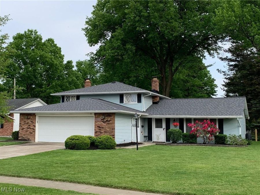 13585 Pineview Court, Middleburg Heights, OH 44130 Photo 1