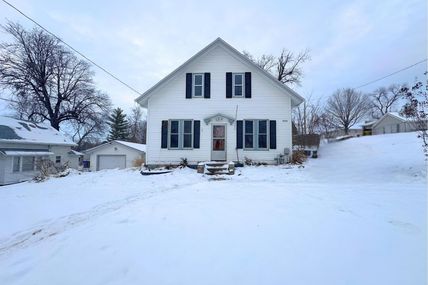 202 N Molley Street , Bennington, NE 68007