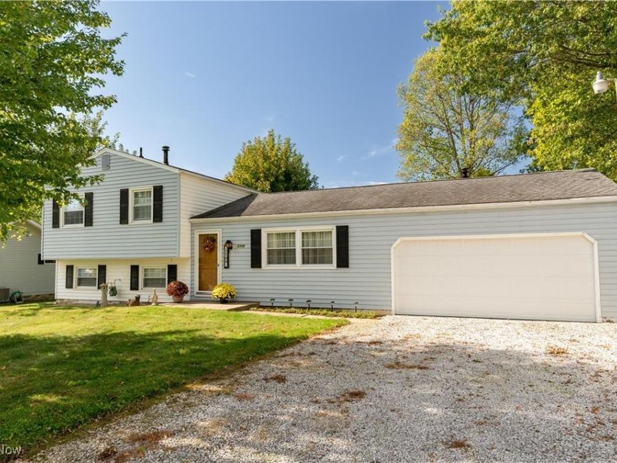 7709 Brownwood Avenue NW, Canal Fulton, OH 44614 Photo 1