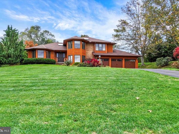 277 PINE VIEW LANE, YORK, PA 17403
