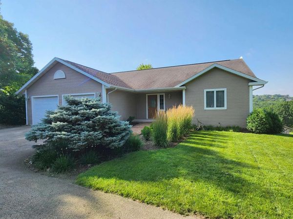 800 Kane Street, Dubuque, IA 52001