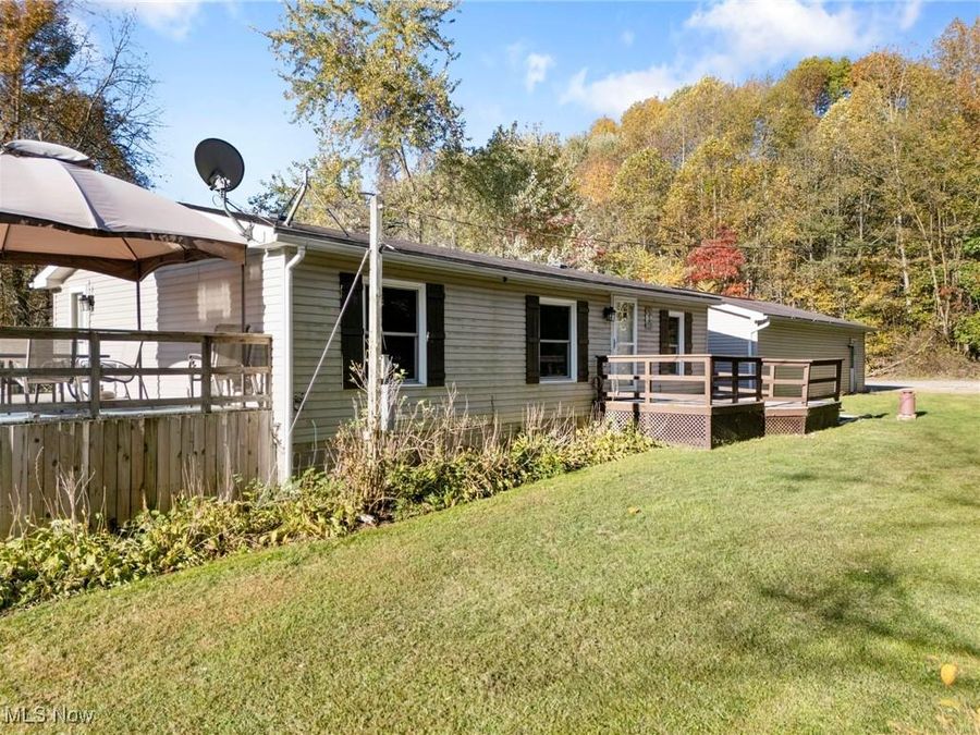 5666 Circlevale Street SE, East Canton, OH 44730 Photo 1