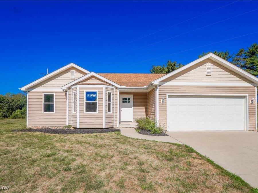 657 Hannah Circle, Canton, OH 44709 Photo 1