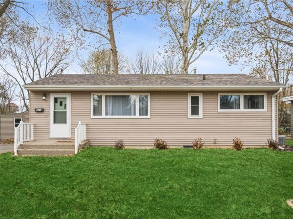 441 Upland Avenue , Iowa City, IA 52245